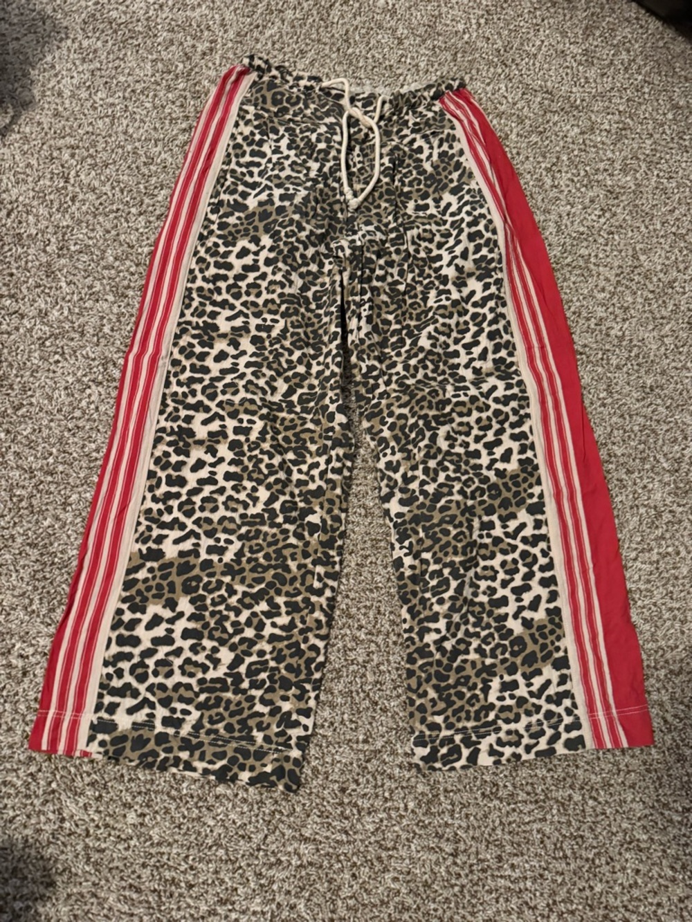 BiBi Neutral Leopard-Print Wide Leg Pants with Subtle Gray Tones